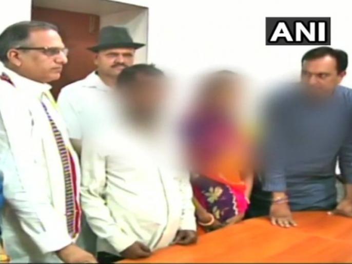 mandsaur rape bjp mla sudarshan gupta ask victim parents to thank mp sudhir gupta | मà¤à¤¦à¤¸à¥à¤° बलातà¥à¤à¤¾à¤° पà¥à¤¡à¤¿à¤¤à¥à¤à¥à¤¯à¤¾ à¤à¥à¤à¥à¤à¤¬à¥à¤¯à¤¾à¤à¤¨à¤¾ à¤à¤¾à¤à¤ªà¤¾ à¤à¤®à¤¦à¤¾à¤° मà¥à¤¹à¤£à¤¾à¤²à¤¾, à¤à¤¾à¤¸à¤¦à¤¾à¤°à¤¸à¤¾à¤¹à¥à¤¬à¤¾à¤à¤¨à¤¾ धनà¥à¤¯à¤µà¤¾à¤¦ बà¥à¤²à¤¾