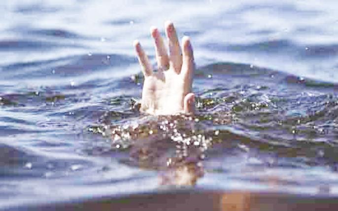 Satara: One killed by drowning in the well in Shivajinagar | सातारा : शिवाà¤à¥à¤¨à¤à¤°à¤®à¤§à¥à¤¯à¥ विहिरà¥à¤¤ बà¥à¤¡à¥à¤¨ à¤à¤à¤¾à¤à¤¾ मà¥à¤¤à¥à¤¯à¥, पà¥à¤²à¥à¤¸ ठाणà¥à¤¯à¤¾à¤¤ à¤à¥à¤¨à¥à¤¹à¤¾ दाà¤à¤²