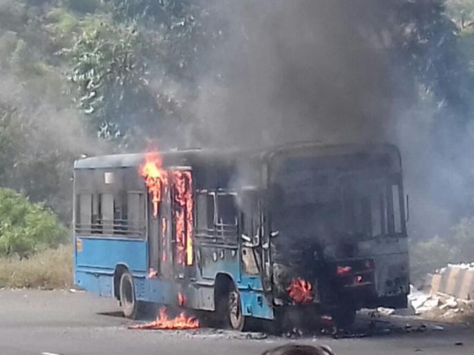 17 buses were burnt in two and half years | à¤
डà¥à¤ वरà¥à¤·à¤¾à¤¤ पà¥à¤à¤®à¤ªà¥à¤à¥à¤¯à¤¾ 17 बरà¥à¤¨à¤¿à¤à¤ बसà¥à¤¸