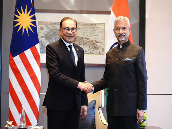 Eam Jaishankar Calls On Malaysia Pm Anwar Ibrahim During His State