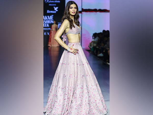 Lakme Fashion Week X Fdci Day Diana Penty Blooms In Rose Pink