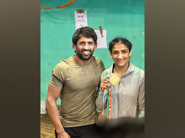 Sangeeta Phogat Sarita Mor Win Gold At National Wrestling Championship