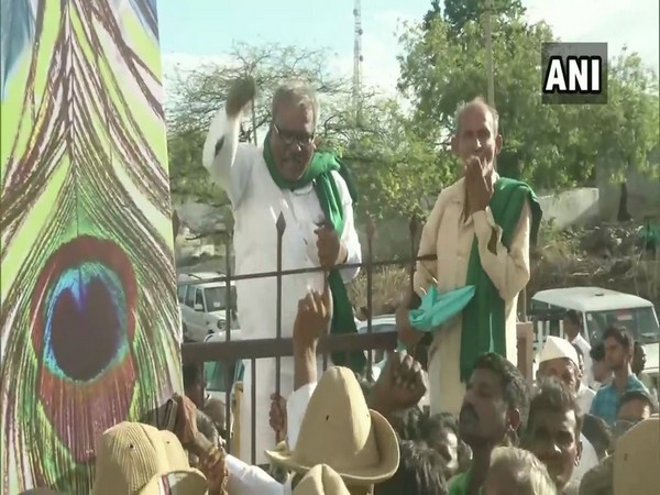 K Taka Farmers Hold Protest During Kumaraswamy S Janatha Darshan