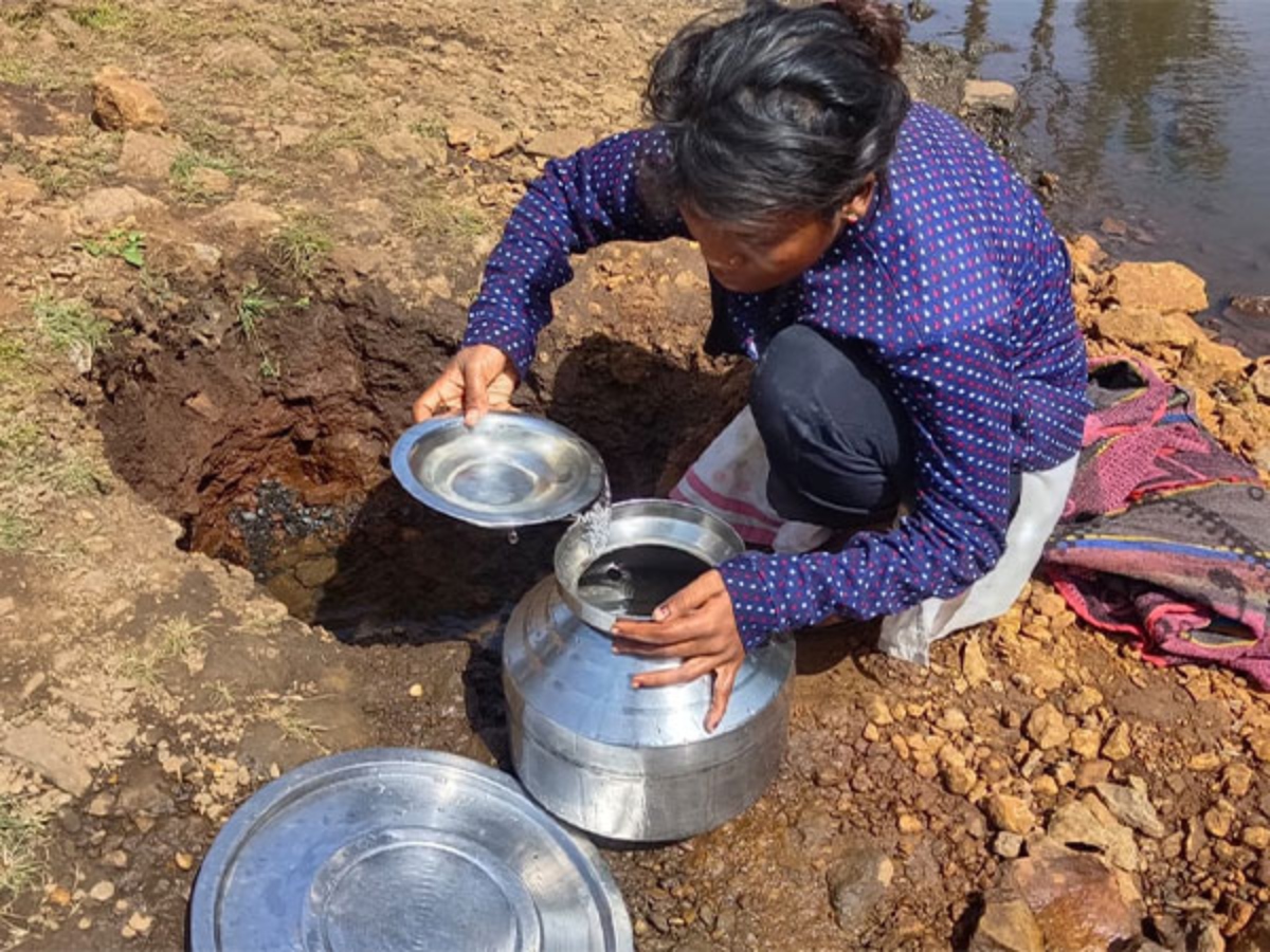 Water Crisis In Maharashtra Locals In Amravati Districts Village