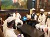 Video: भेटायला आलेल्या डबेवाल्यांना राज ठाकरेंचा चिमटा; “सरकार त्यांच्या हातात द्या अन्… - Marathi News | Video: Mumbai Dabbewala Assosiation Meet MNS Chief Raj Thackeray over their various problem | Latest politics News at Lokmat.com