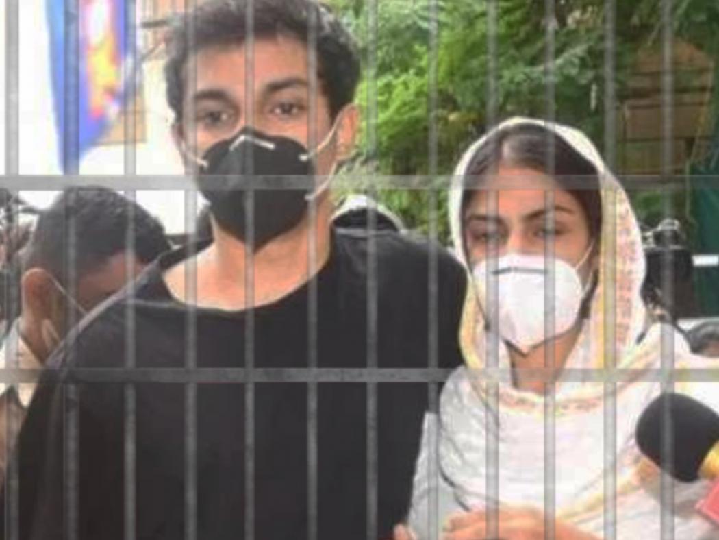 रियाची भायखळा तुरुंगात रवानगी, शोविकला १४ दिवसांची न्यायालयीन कोठडी - Marathi News | Rhea sent to Byculla jail, Shovik remanded in judicial custody for 14 days | Latest crime News at Lokmat.com