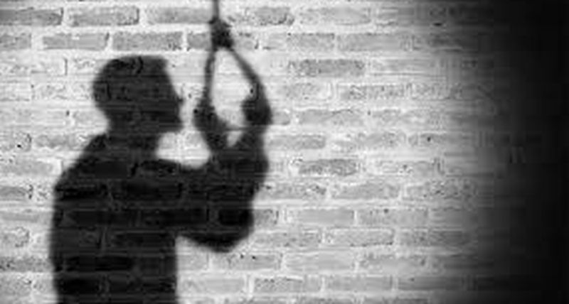 शेतमजुराची गळफास घेऊन आत्महत्या - Marathi News | Suicide by farm labor | Latest buldhana News at Lokmat.com