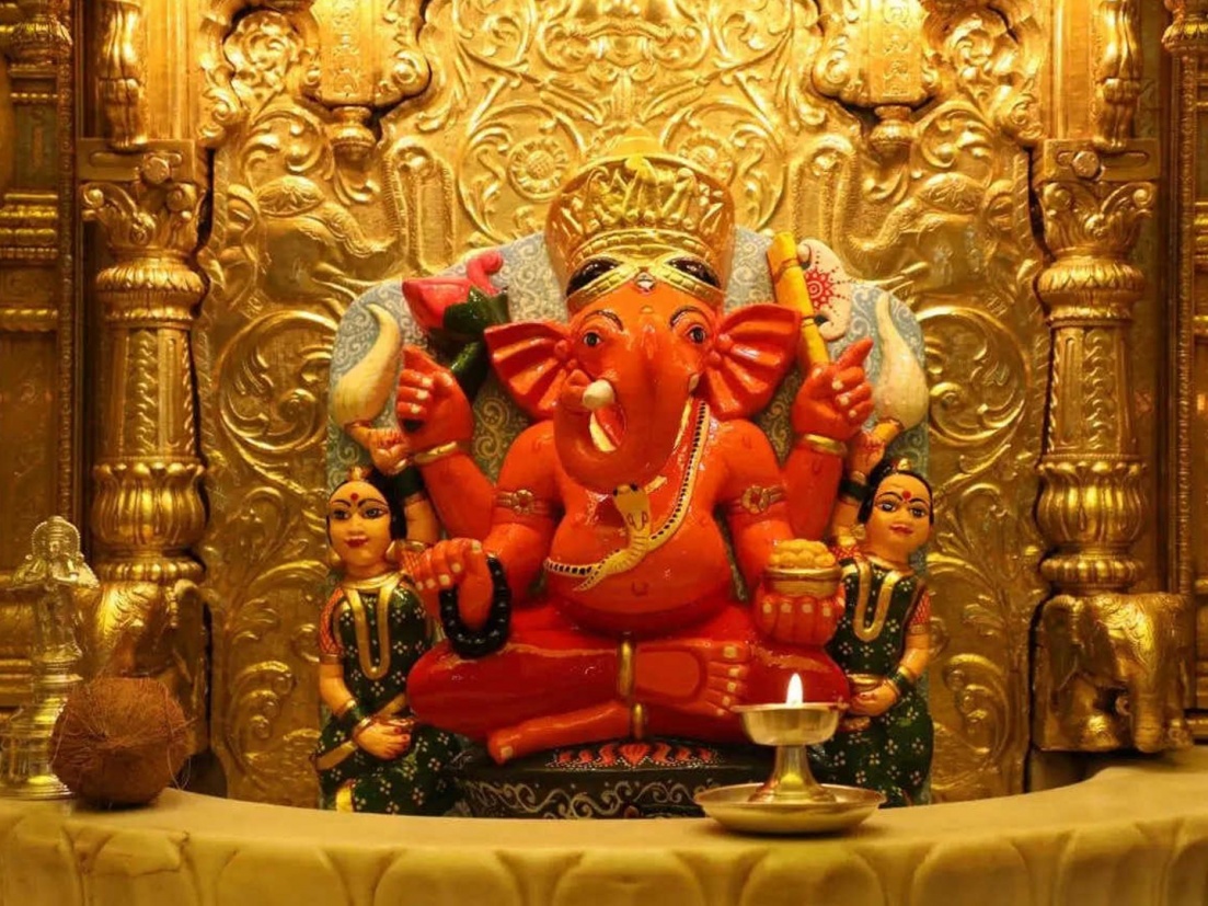 Mumbai Siddhivinayak Temple: मुंबईतील प्रसिद्ध ...