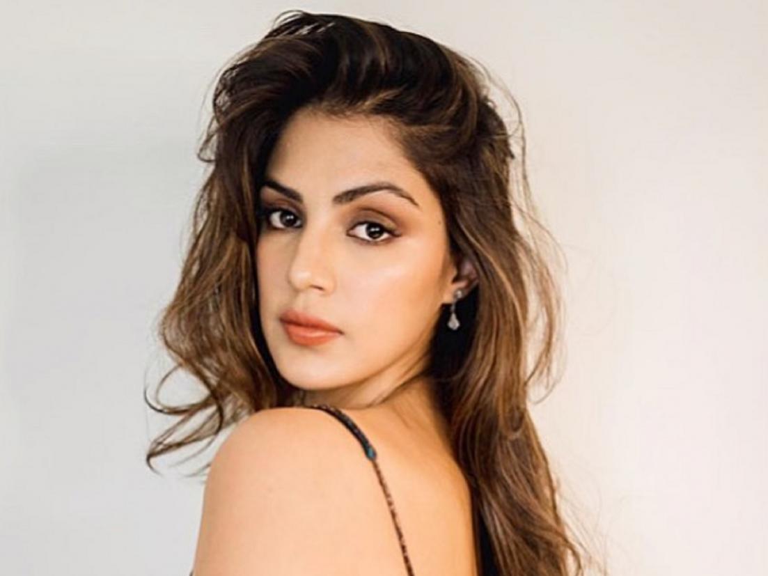 रिया चक्रवर्ती शिवसेनेच्या या मंत्र्याच्या होती संपर्कात, सुशांतच्या मित्राचा दावा - Marathi News | Riya Chakraborty was in touch with this Shiv Sena minister, a shocking ...