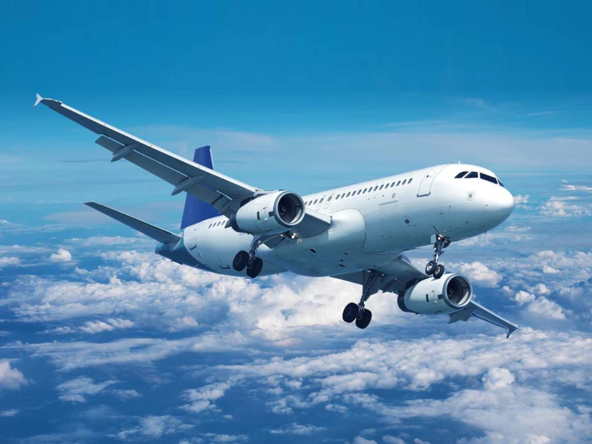 बाॅम्बच्या धमक्यांमुळे विमान प्रवासाची बोंबाबोब; DGCA प्रमुख विक्रम देव