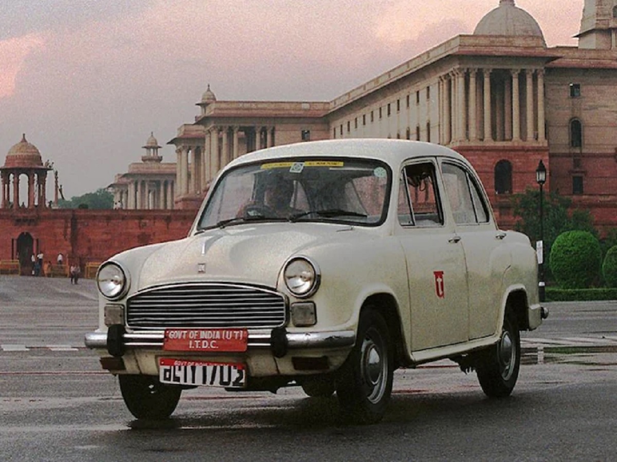 पुन्हा रस्त्यांवर दिसणार Ambassador Car, नव्या अवतारात होणार लॉन्च