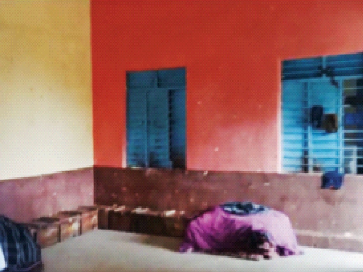 आमदाराच्या आश्रमशाळेत गादीखाली मृतदेह, तिसऱ्या दिवशी अंत्यसंस्कार