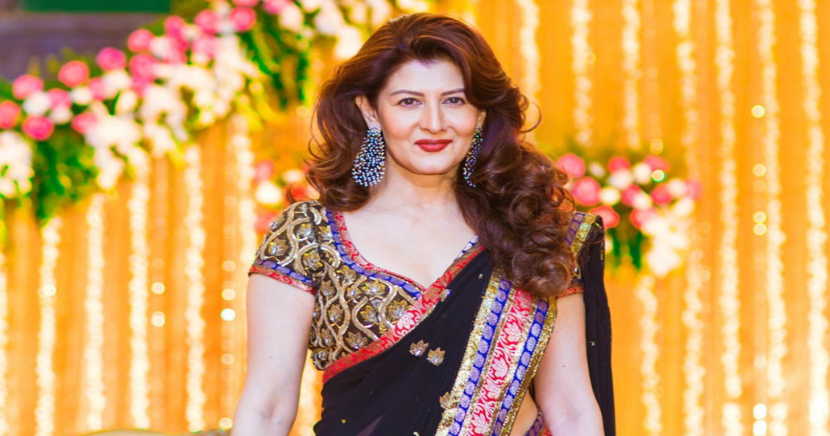 Gorgeous Valuables Worth 17l Looted From Bungalow Abstract for Mobile Gorgeous Valuables Worth 17l Looted From Bungalow Abstract for Mobile