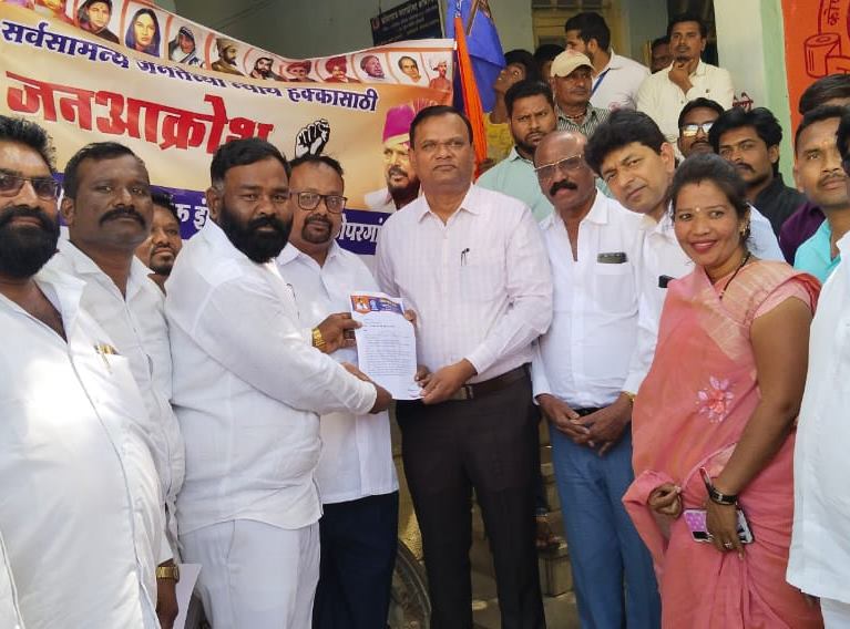 "नागरी सेवासुविधा पुरवठा करा, अण्णाभाऊंच्या पुतळ्याचे अनावरण करा