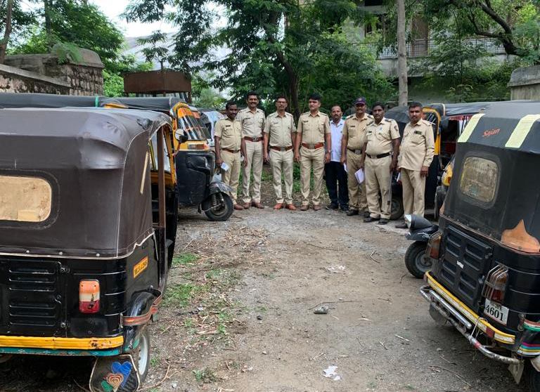आरटीओ, पोलिसांच्या कारवाईत साडेचार लाखांचा दंड वसूल; १६ रिक्षा जप्त ...