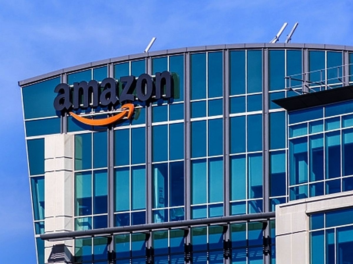 तिरंगा प्रिंटेड शूज विकल्याबद्दल Amazon सेलरवर FIR; अ‍ॅक्शन होणारच! गृहमंत्र्यांचे निर्देश