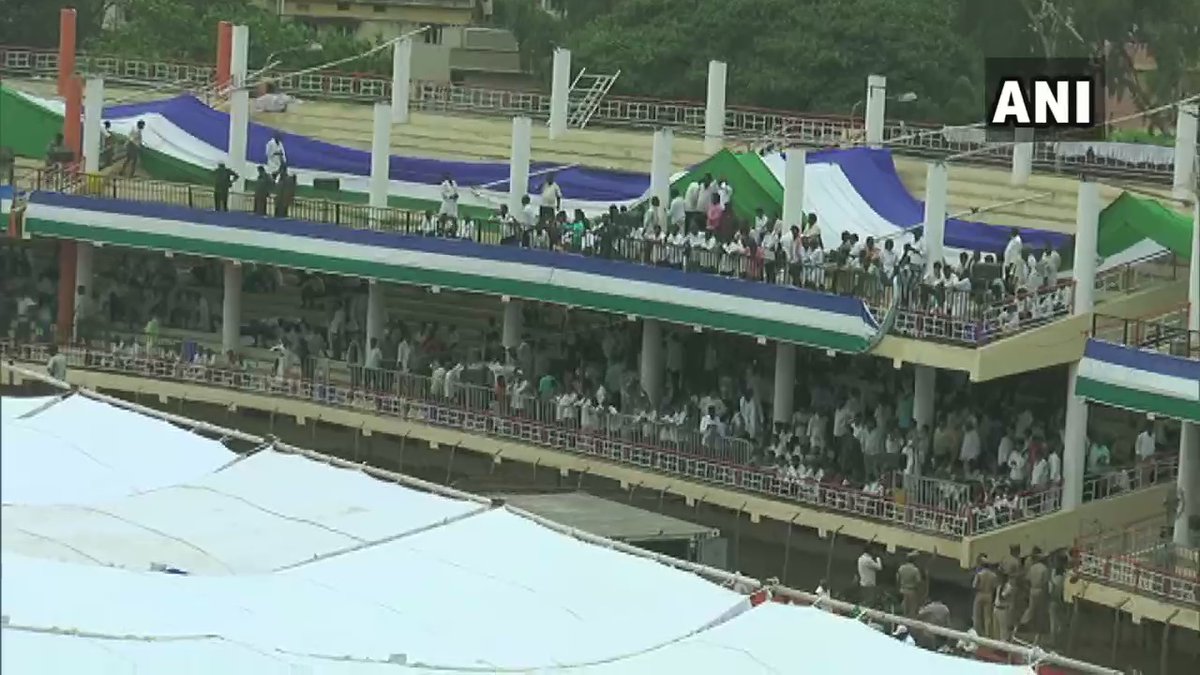 जगनमोहन रेड्डींच्या शपथविधीवर अस्मानी संकट; कार्यक्रमस्थळ उद्ध्वस्त ...