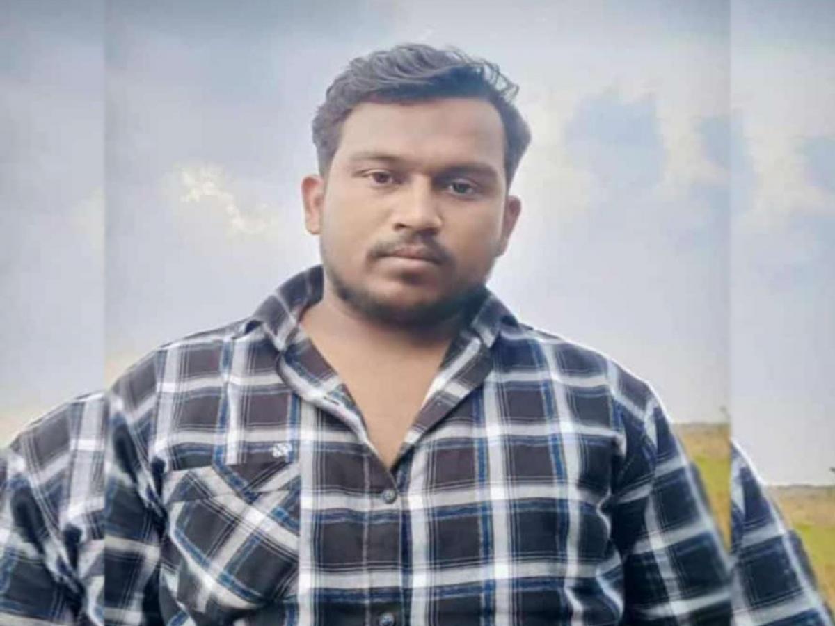 उसाच्या ट्रॅक्टर ट्रॉलीला धडकून दुचाकीस्वार ठार Marathi News Bike