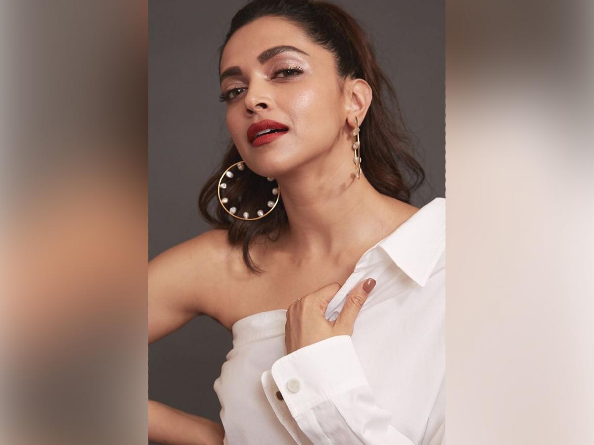 Deepika Padukones handembroidered collar at Cannes closing ceremony was  made from 1200 pearls and 200 Crystals Reports  Hindi Movie News  Times  of India