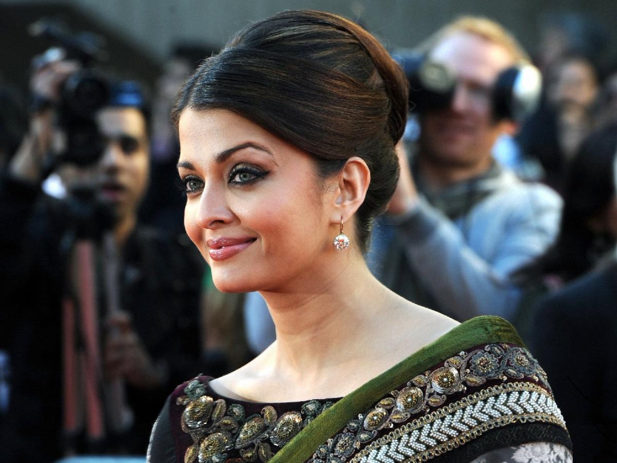 ऐश्वर्या राय बच्चन पुन्हा निघाली हॉलिवूडला...!! - Marathi News | aishwarya  rai bachchan soon to be seen in her next hollywood film | Latest filmy News  at Lokmat.com