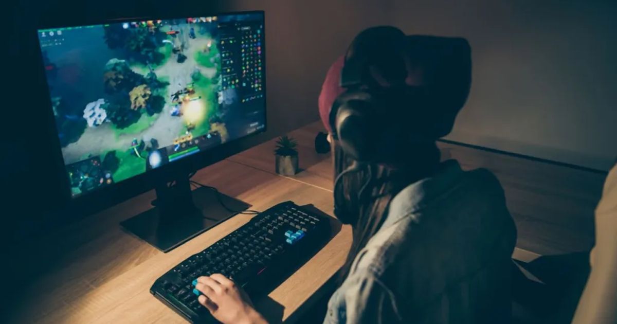  Gaming Online On Ajce 