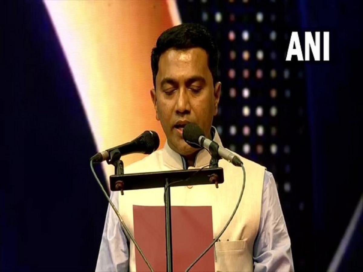 Goa CM Pramod Sawant Oath Ceremony Live : "हाव डॉ. प्रमोद पांडुरंग ...