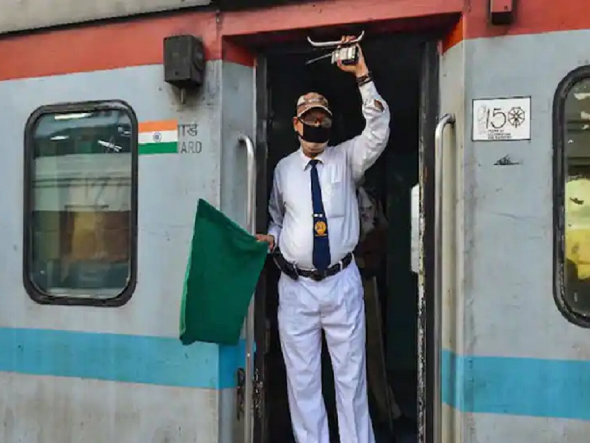 रेल्वे मंत्रालयाचा मोठा निर्णय, आता ट्रेनमध्ये नसणार Guard!, जाणून घ्या