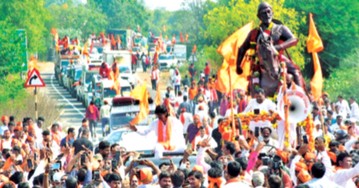 भगवे झेंडे, फुलांची उधळण व शिस्तीत कदमताल; मराठा आरक्षण पदयात्रा