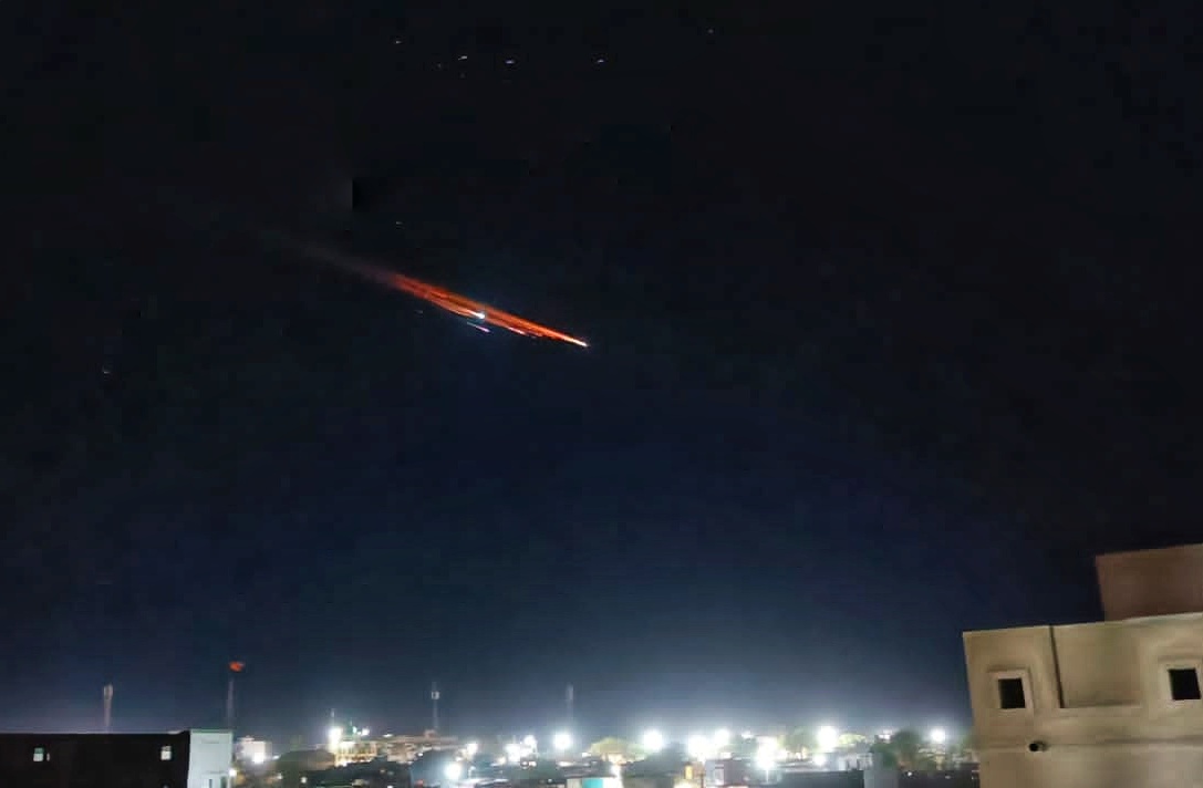 Video मराठवाड्यात उल्कापात ? अनेक भागात आकाशात दिसले लक्षवेधी दृश्य Marathi News Video