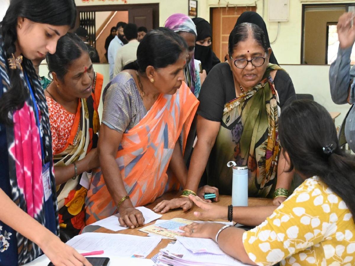 कल्याण डोंबिवलीतील आत्तापर्यंत १७ हजार ९१२ लाडक्या बहिणींनी भरले अर्ज ...