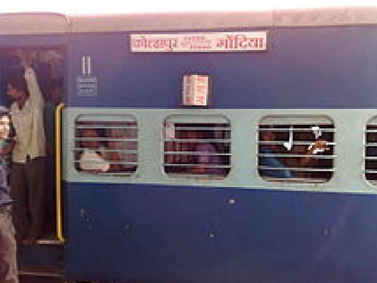 When Maharashtra Express Chart Preparation Time 