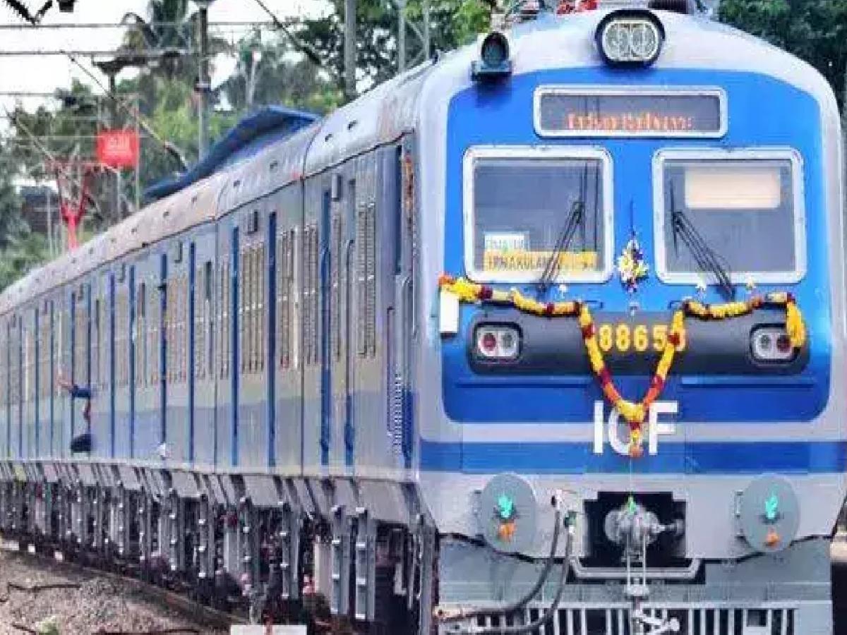 Memu Train Front खेड ते पनवेल मार्गावर उद्या धावणार अनारक्षित मेमू रेल्वे, चाकरमान्यांचा ...