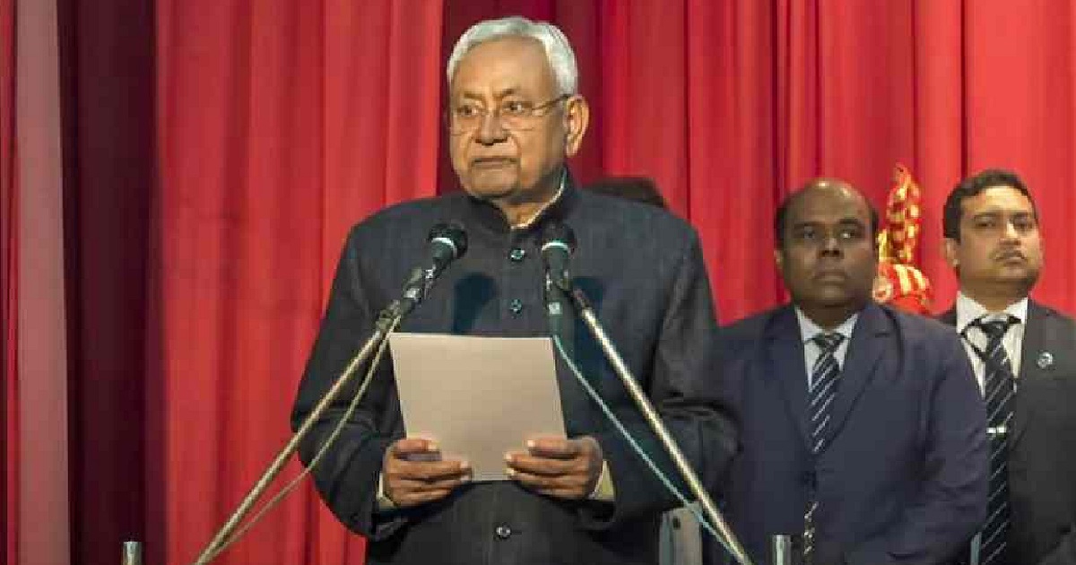 "शपथविधीनंतर नितीश राजभवनात परतले; राज्यपाल म्हणाले- अजून 15 मिनिटेही ...