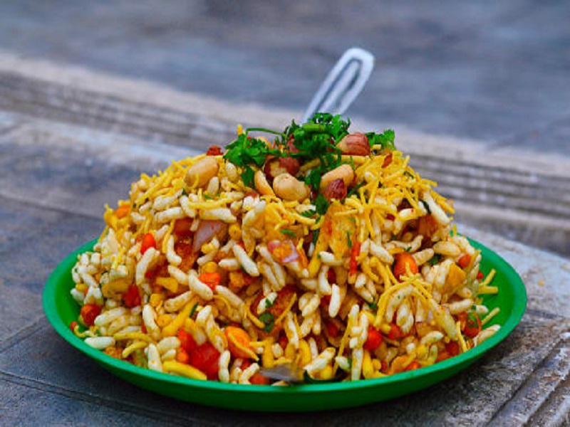 Tasty Katta: चिंचेचे पाणी, बारीक चिरलेला कांदा, मुरमुरे, फरसाण 'ओली भेळ ...