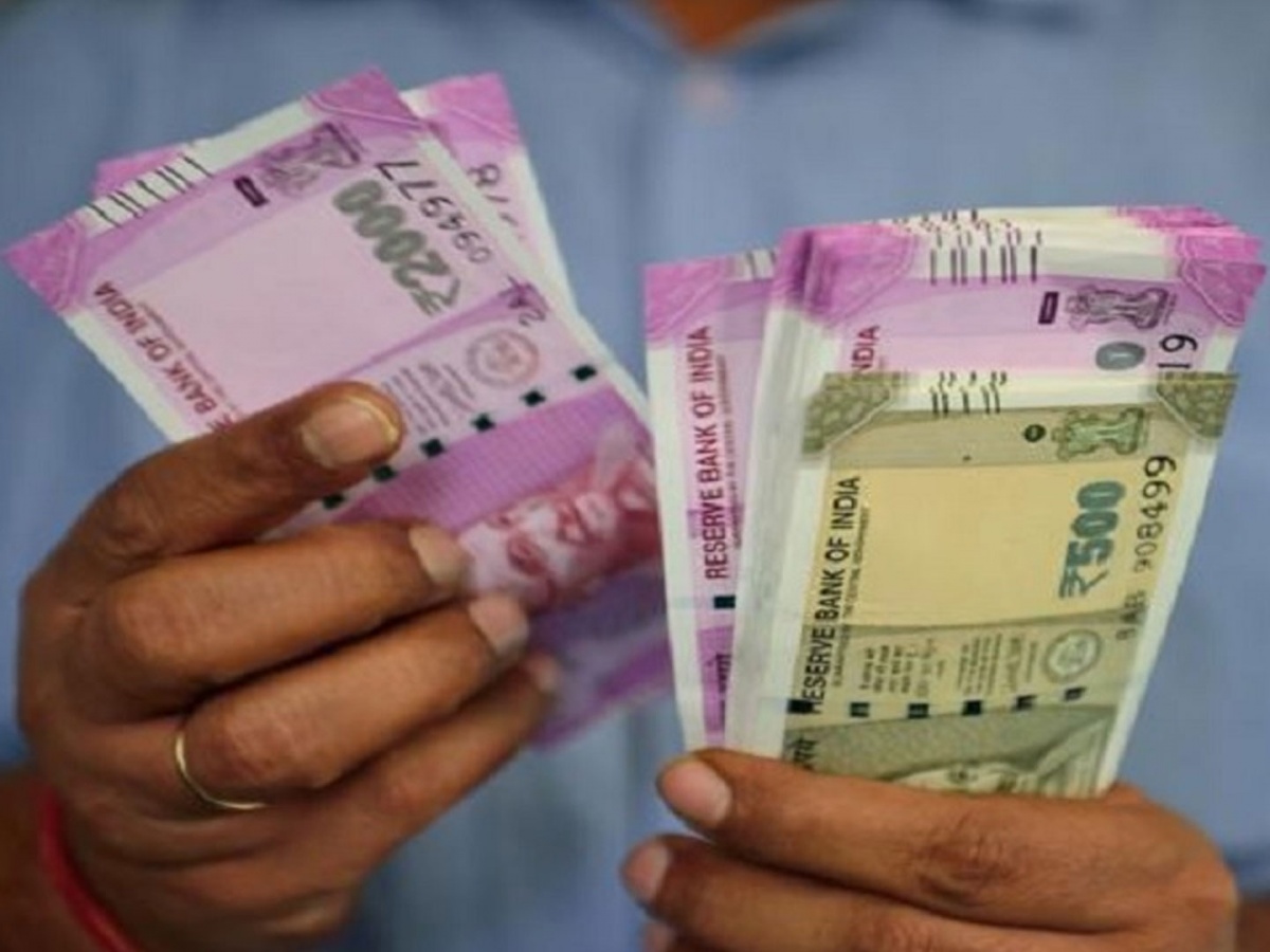 ज्येष्ठ नागरिकांसाठी खुशखबर; ३ लाखापर्यंतचे उत्पन्न असते करमुक्त | good  news for senior citizens income up to 3 lakh is tax free | Latest Business  Articles at Lokmat.com