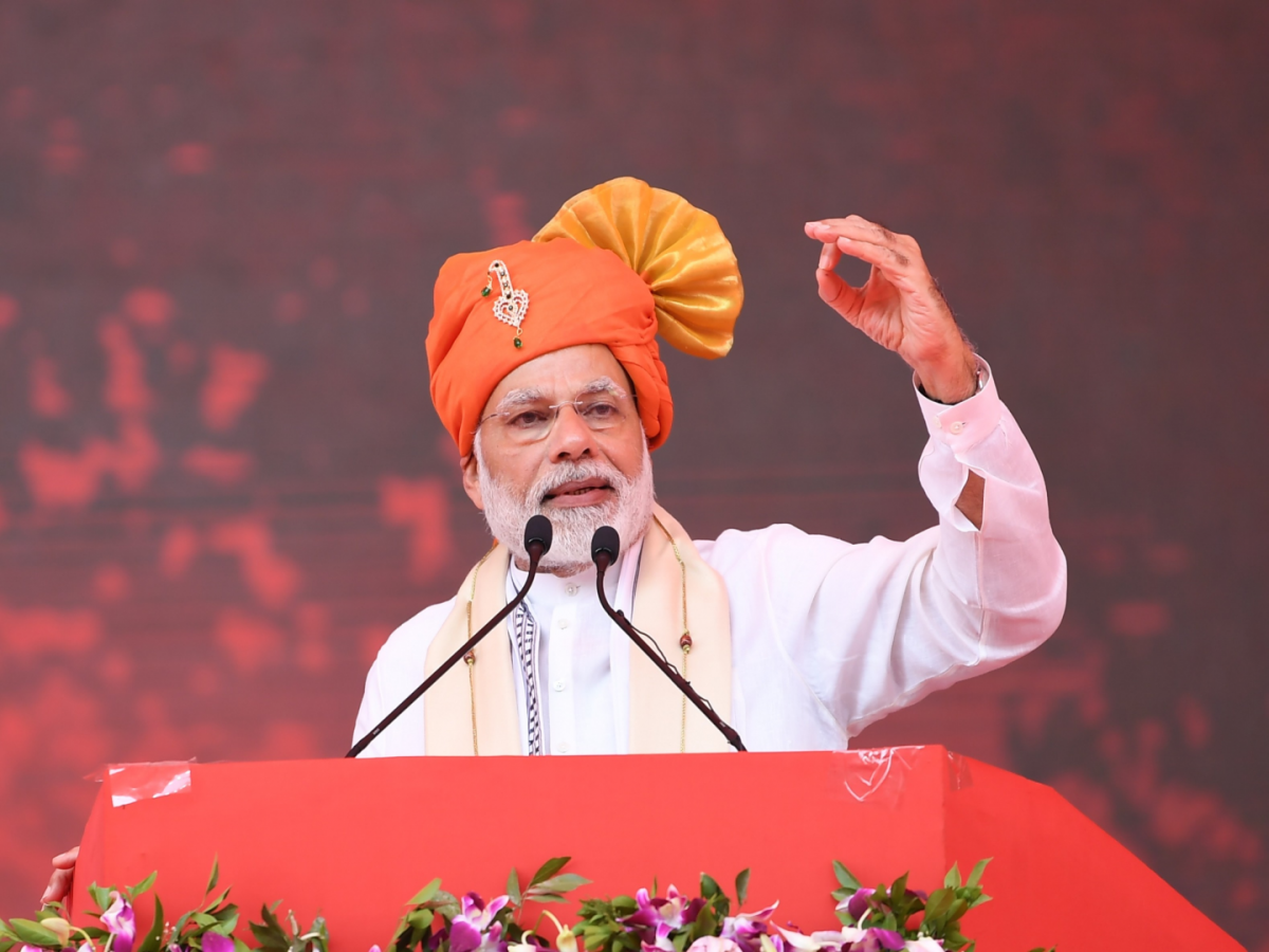 PM मोदींनी वाराणसीसह दक्षिणेतून निवडणूक लढवावी का? सर्व्हेत जनतेने