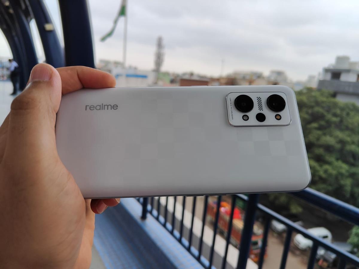 Flipkart बिग सेल; 35 हजारांचा Realme फोन फक्त 8 हजारात, पाहा ऑफर