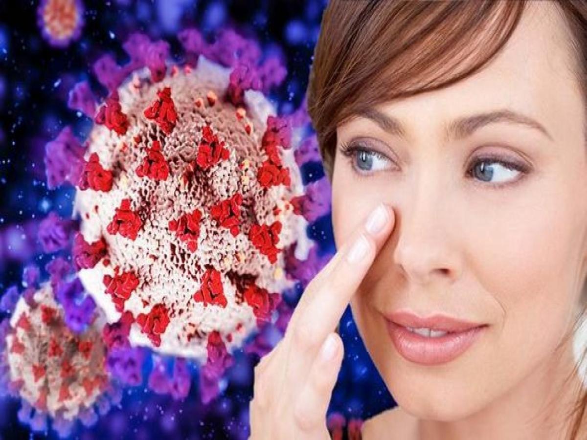 Omicron Symptoms डोळ्यात दिसत असतील ही ७ लक्षणं तर असू शकतात