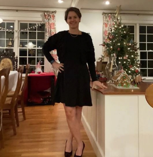 Woman wears same black dress for 100 days in a row, impresses people