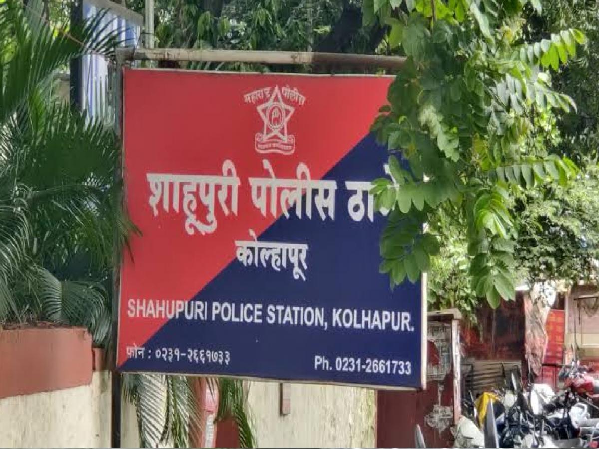 Kolhapur गहाळ दाखले बनविण्यासाठी तयार केले पोलिसांचे बनावट शिक्के