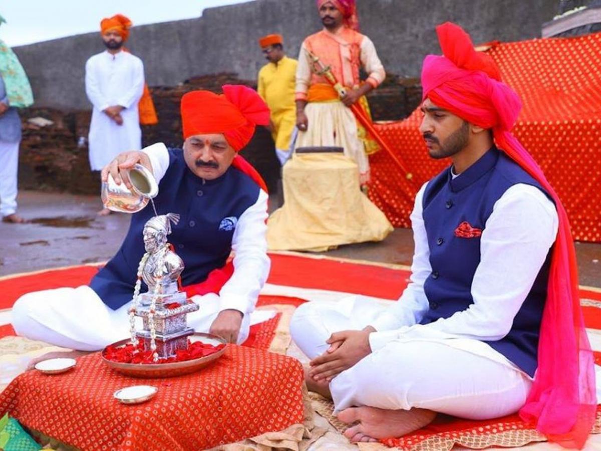 शिवराज्याभिषेक हाच भारताचा पहिला स्वातंत्र्यदिन: छत्रपती संभाजीराजे महाराजांच्या जयघोषाने गड परिसर दुमदुमला