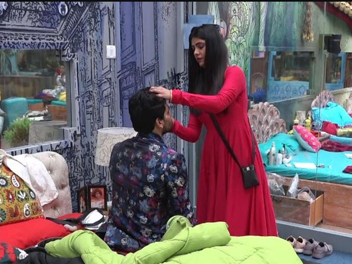 बिग बॉस मराठी २ मधील शिव ठाकरे आणि वीणा जगताप यांच्यात फुलतेय मैत्री की