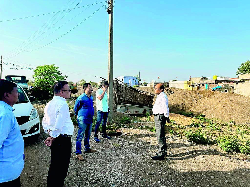 महसूलचे धाडसत्र; ३७० ब्रास वाळूसाठा जप्त Marathi News 370 brass