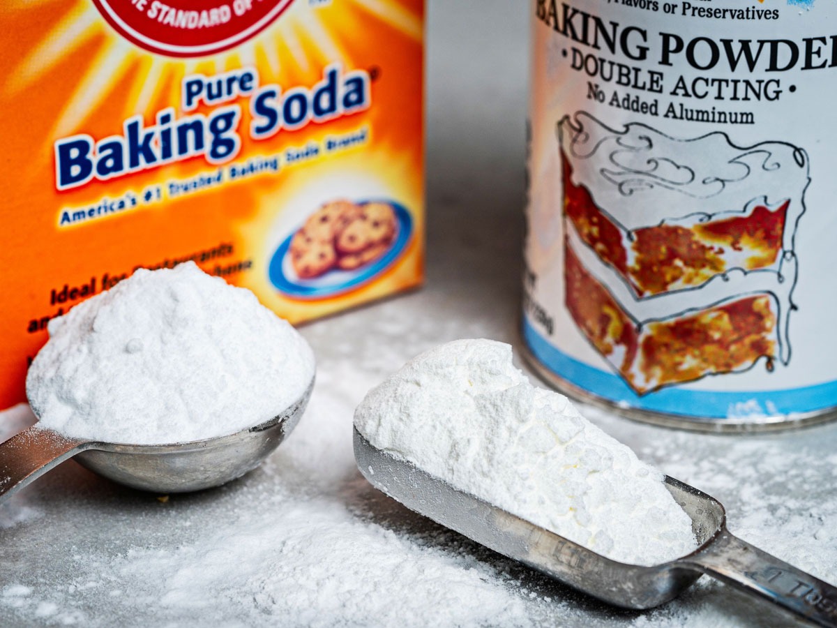 बेकिंग सोडा आणि बेकिंग पावडर यात फरक काय असतो ? ओळखायचे कसे, चुकून