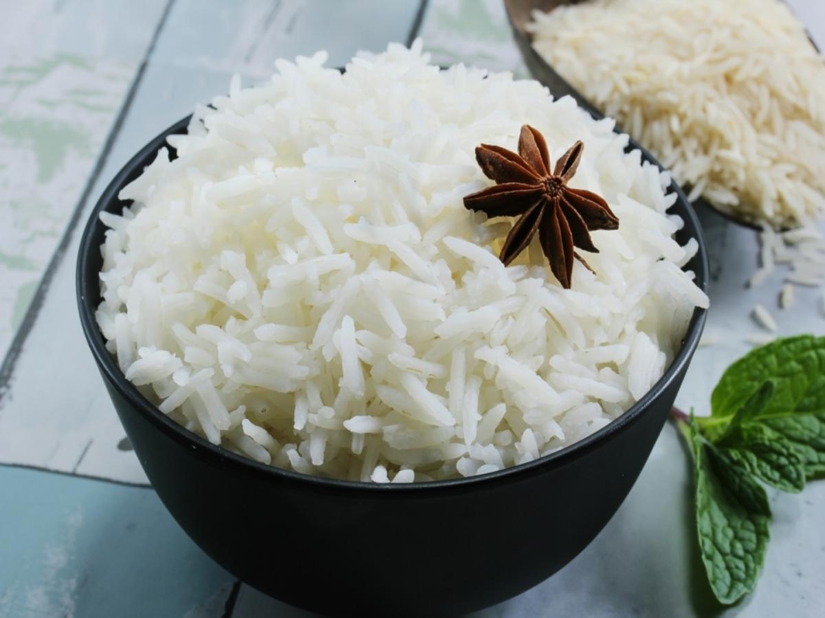 दररोज पांढरा तांदूळ खात आहात का? मग 'हे' जरुर वाचा, अन्यथा... Marathi News white rice
