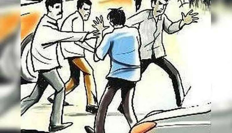 बीड शहर परिसरात चालकावर प्राणघातक हल्ला करून लूट; ग्रामस्थांनी एका चोरट्याला पकडून दिले पोलिसांच्या ताब्यात