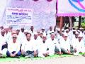 ज्येष्ठ नागरिकांचे धरणे आंदोलन - Marathi News | Senior citizens protest movement | Latest nashik News at Lokmat.com