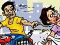किराणा मिळवून देण्याची बतावणी करीत ठाण्यात दोघां भामट्यांनी वृद्धेला लुबाडले - Marathi News | Pretending to get groceries, the two vagrants robbed the old woman in Thane | Latest thane News at Lokmat.com