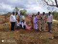 शासनाच्या ३३ कोटोवृक्ष लागवड कार्यक्र म अंतर्गत ब्राह्मण गाव येथे वृक्ष लागवडीस प्रारंभ - Marathi News | Start of tree cultivation at Brahmin village under 33 Kothowakh tree plantation program | Latest nashik News at Lokmat.com