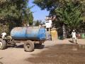 देवळ्यात रस्त्यावरील धुळीवर टॅँकरच्या पाण्याचा शिडकावा! - Marathi News |  Sprinkle tanker water on the dirt road in the temple! | Latest nashik News at Lokmat.com